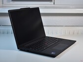 Maximale efficiëntie: Lenovo ThinkPad T14s Gen 6 laat zien waarom Lunar Lake de perfecte keuze is voor zakelijke laptops, op de foto: Lenovo ThinkPad T14s Gen 6 (afbeeldingsbron: Benjamin Herzig/Notebookcheck.com)